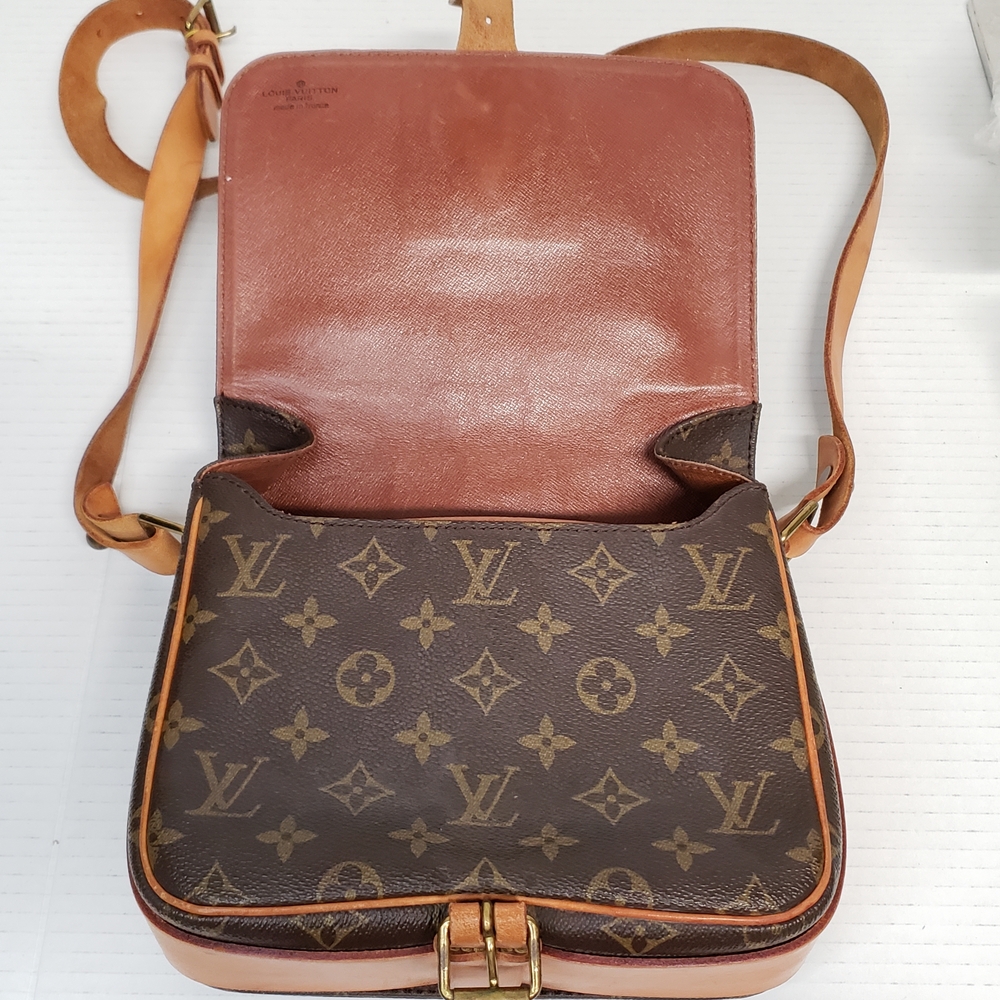 Authentic Louis Vuitton Cartouchiere MM Monogram Crossbody Bag 319-100825 - Picture 12 of 16